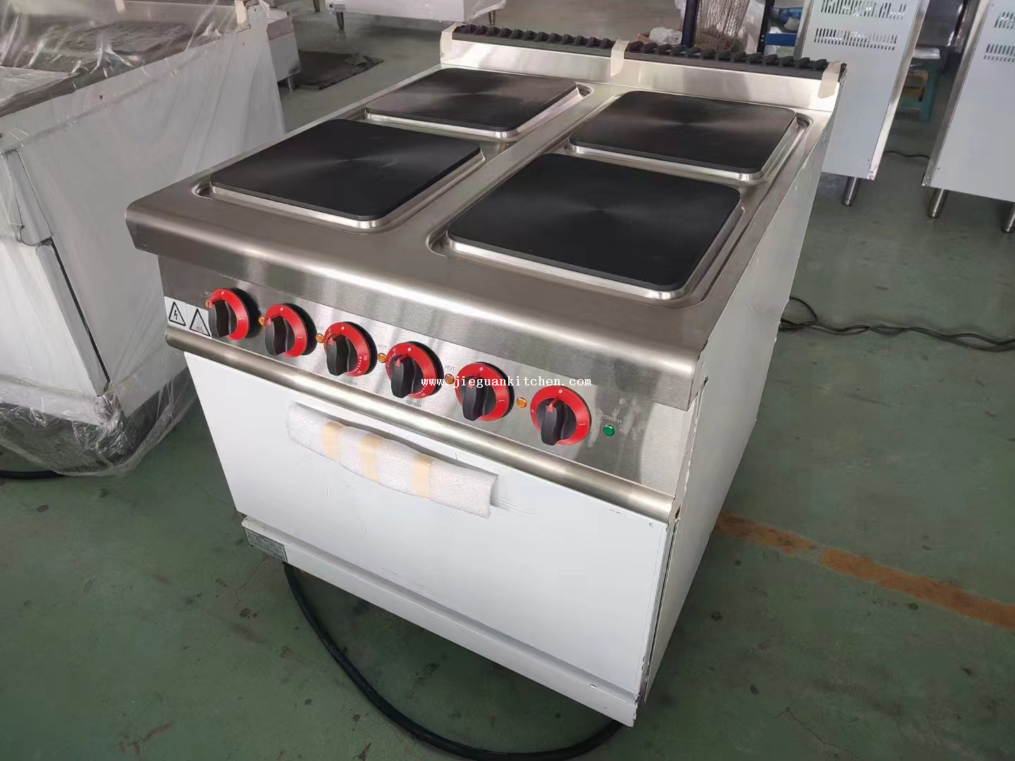 Electric cooking range with 6 hotplate and oven