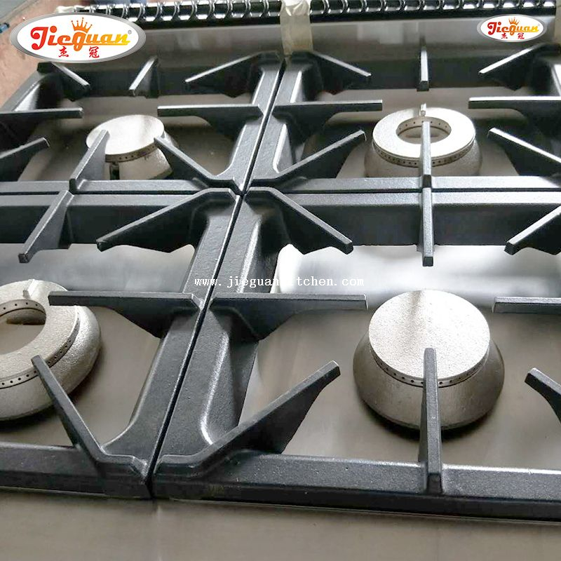 4 burners gas cooking range with griddle and oven for restaurant and hotels