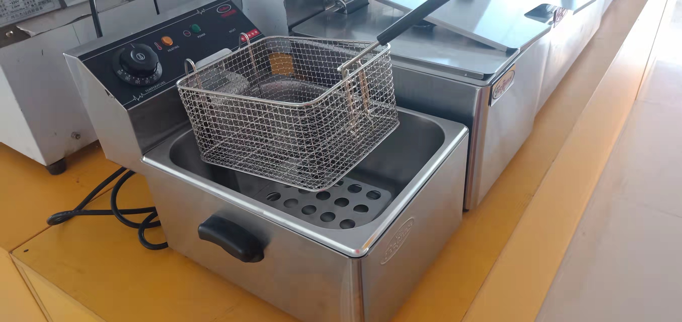 Double tank commercial restaurant electric fryer