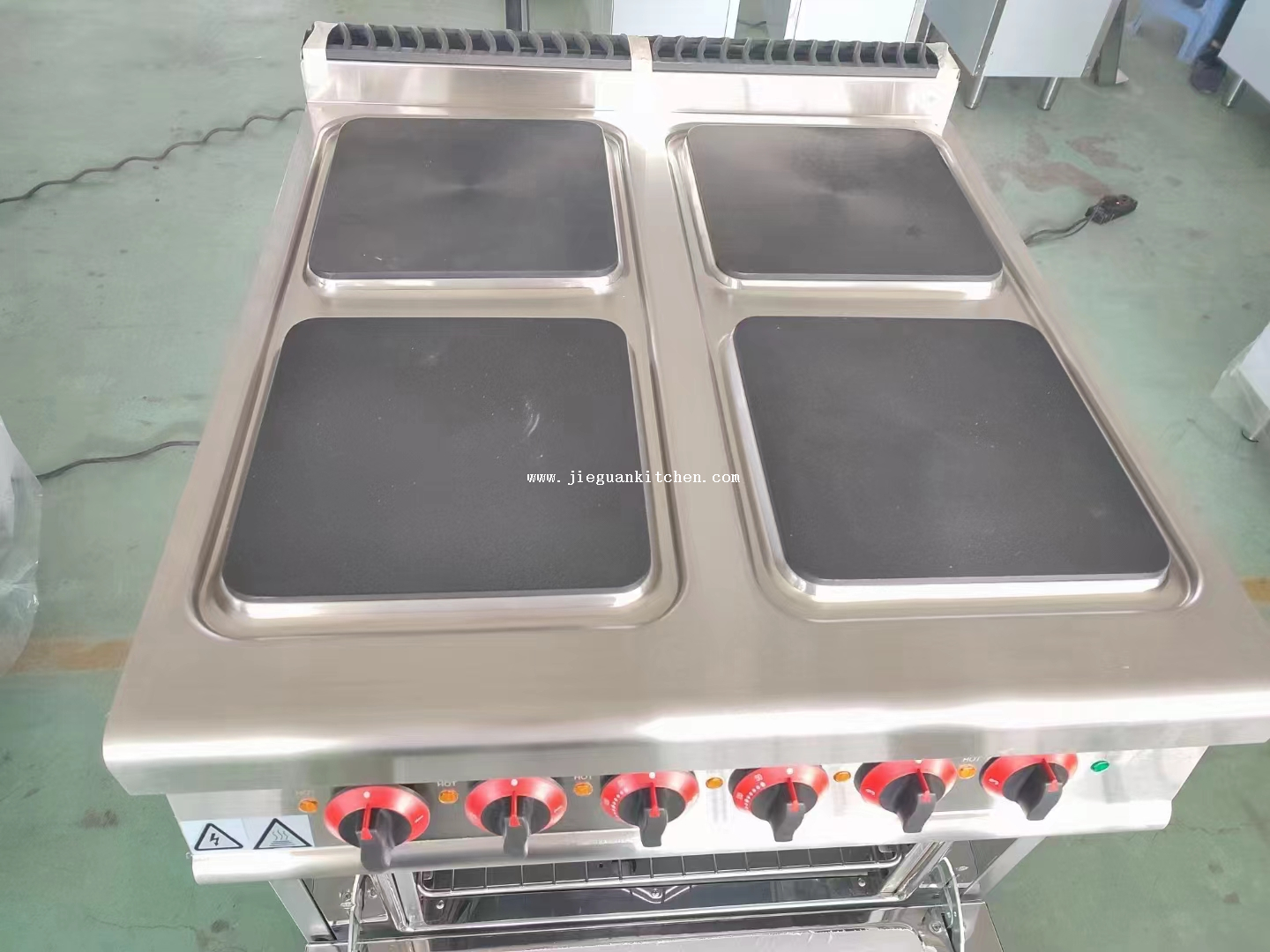 Electric cooking range with 4 hotplate with cabinet